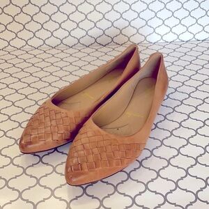 Trotter woven leather tan flats. Size 10N